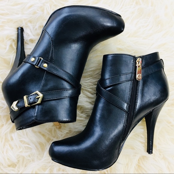 guess black boots gold buckle